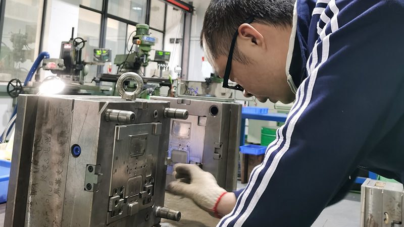 压铸模具热处理淬火温度：关键因素与工艺解析