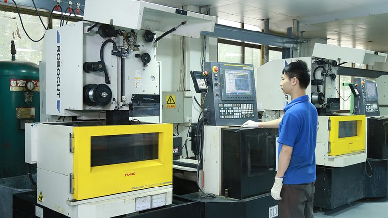 五金精密冲压模具定制：揭秘其核心工艺与选型要点